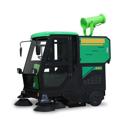 Pulizia stradale industriale resa facile con DQS20 Ride On Road Sweeper e Fog Cannon